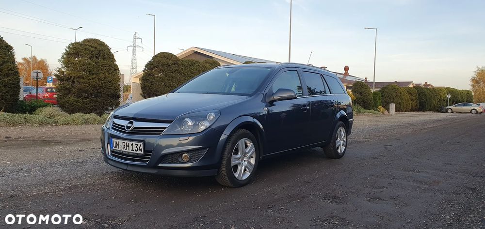 Opel Astra 1.6 150 Jahre - 1