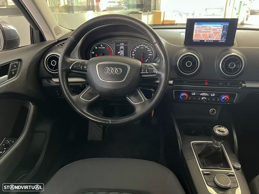 Audi A3 Sportback 1.6 TDI Attraction Ultra - 9