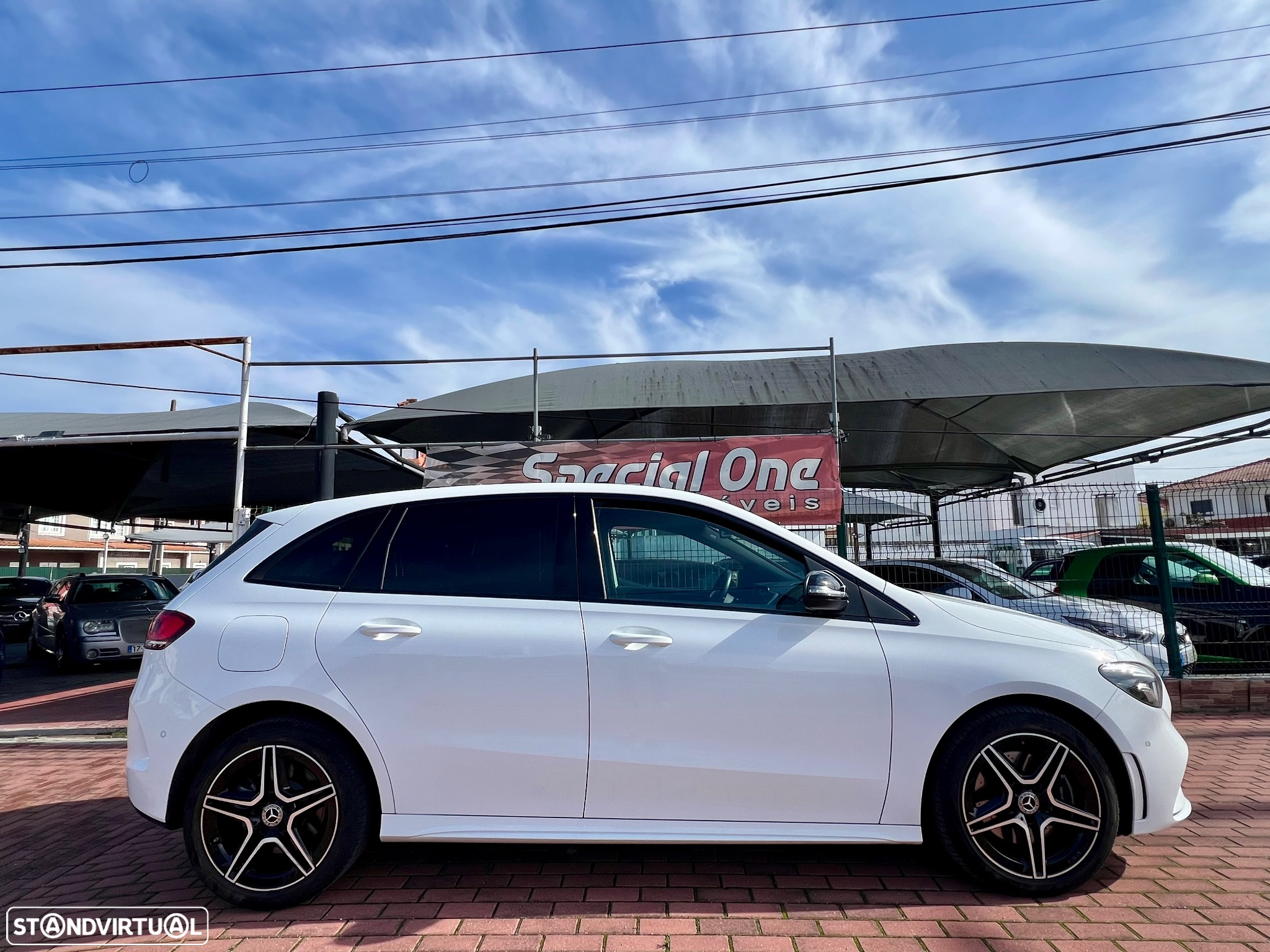 Mercedes-Benz B 250 e AMG Line - 2
