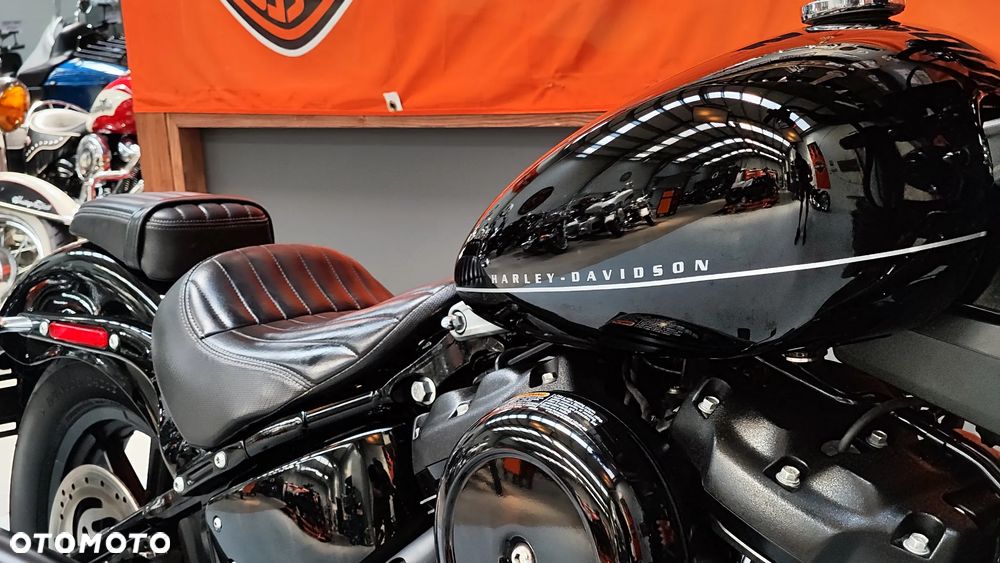 Harley-Davidson Softail Street Bob - 12