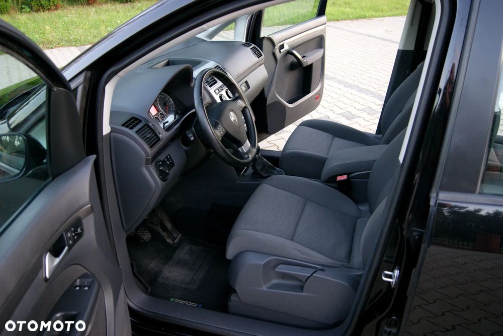 Volkswagen Touran - 17