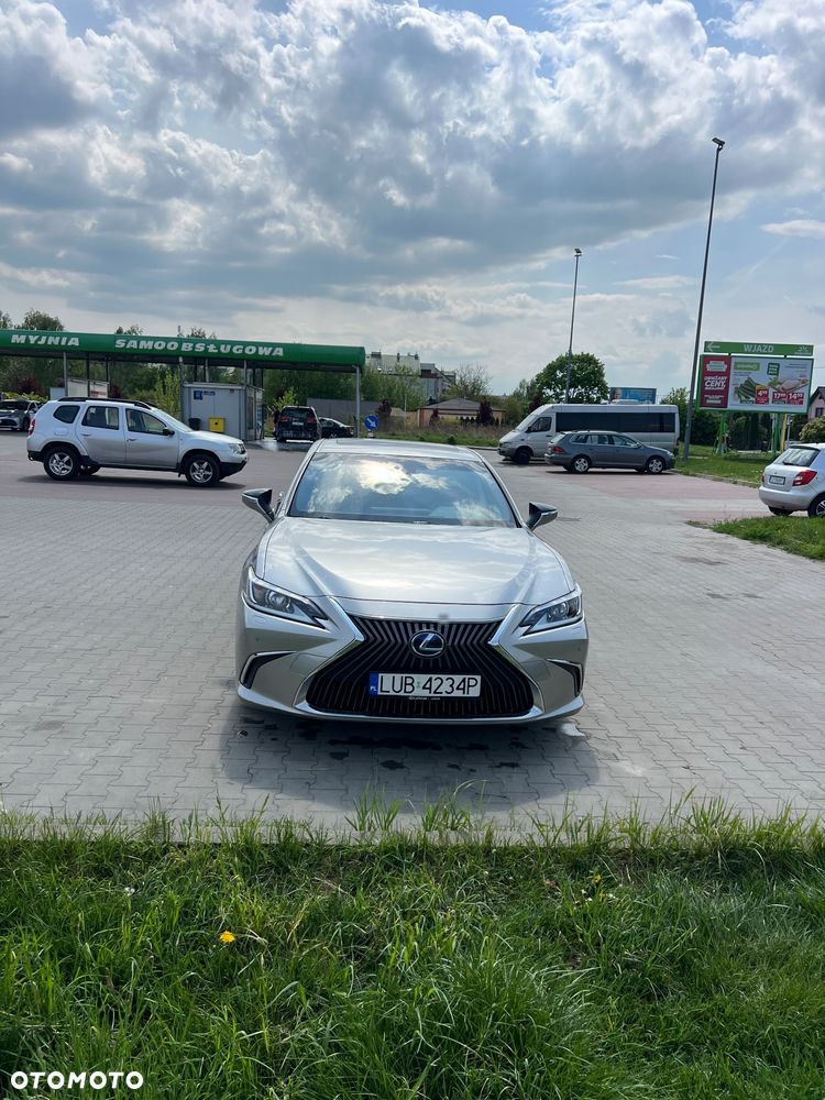 Lexus ES 300h Business Edition - 4