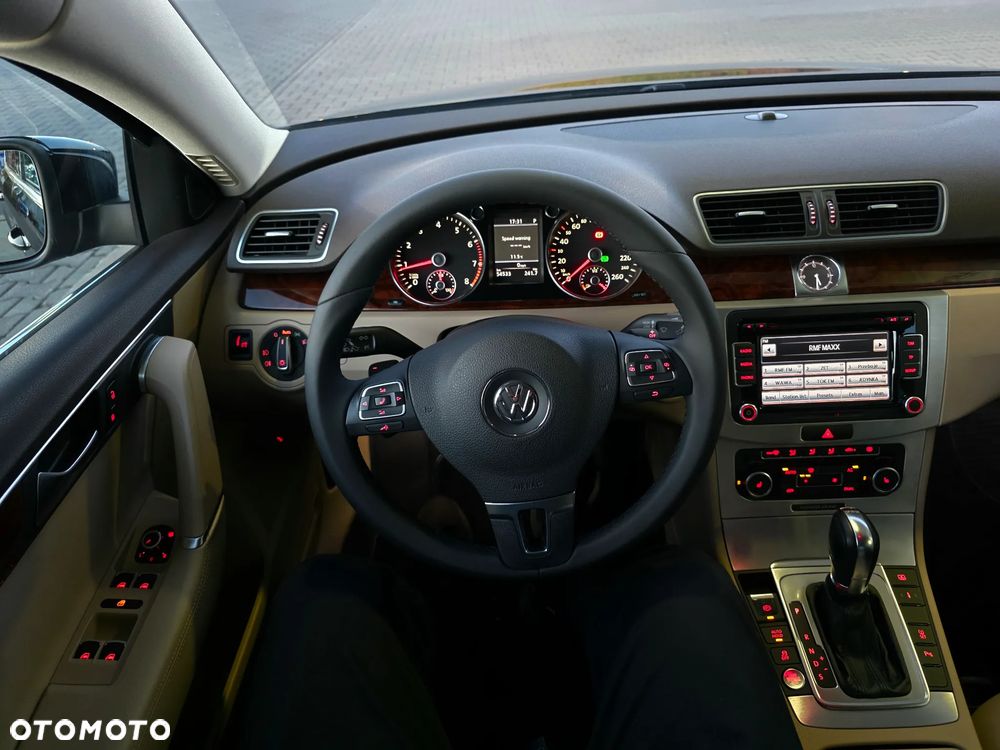 Volkswagen Passat 2.0 TSI Highline DSG - 25