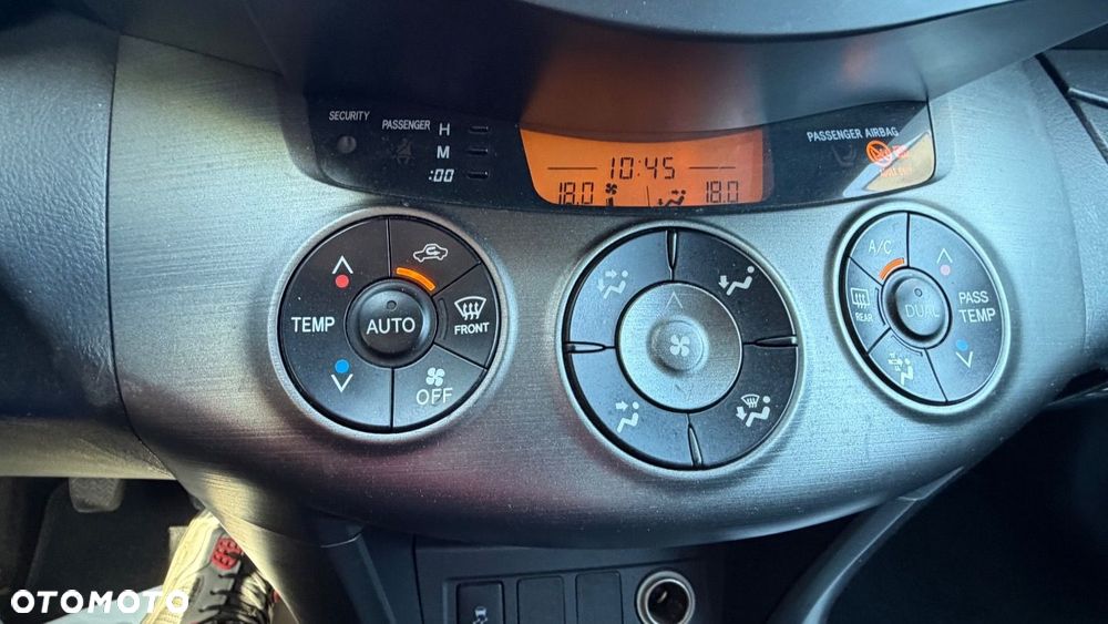 Toyota RAV4 2.2 D-4D Premium - 27