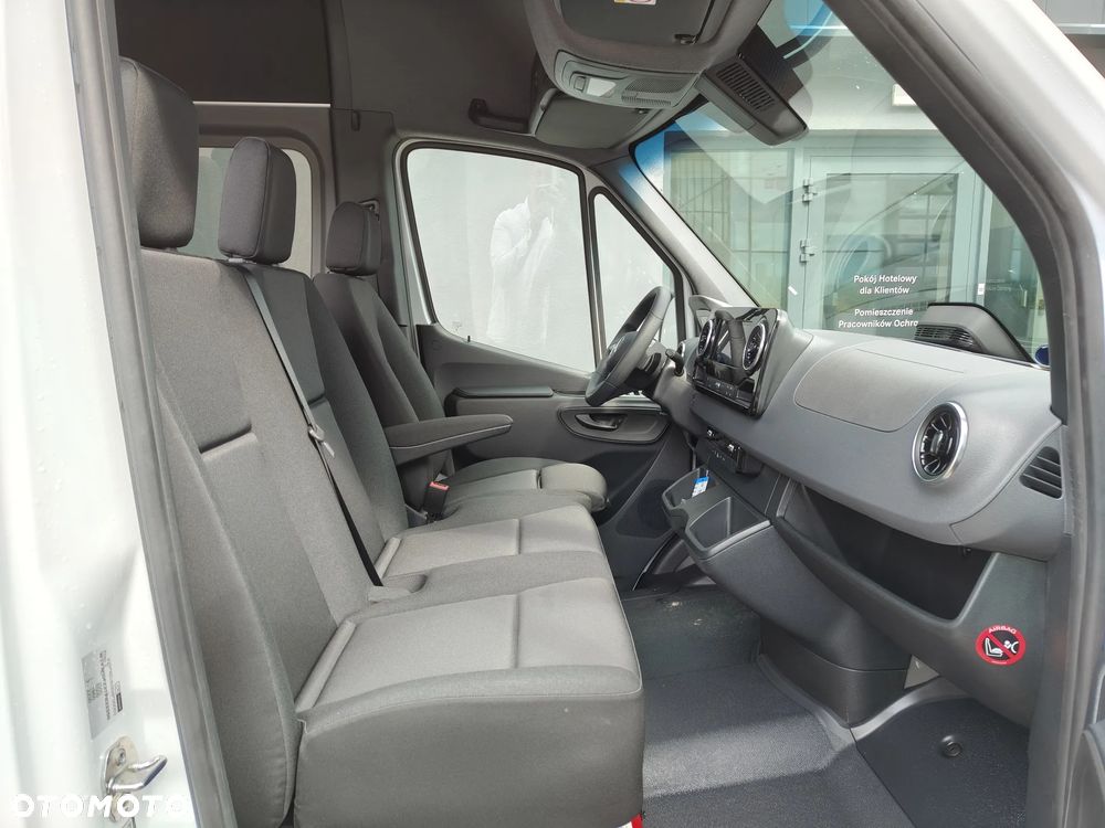 Mercedes-Benz Sprinter - 14