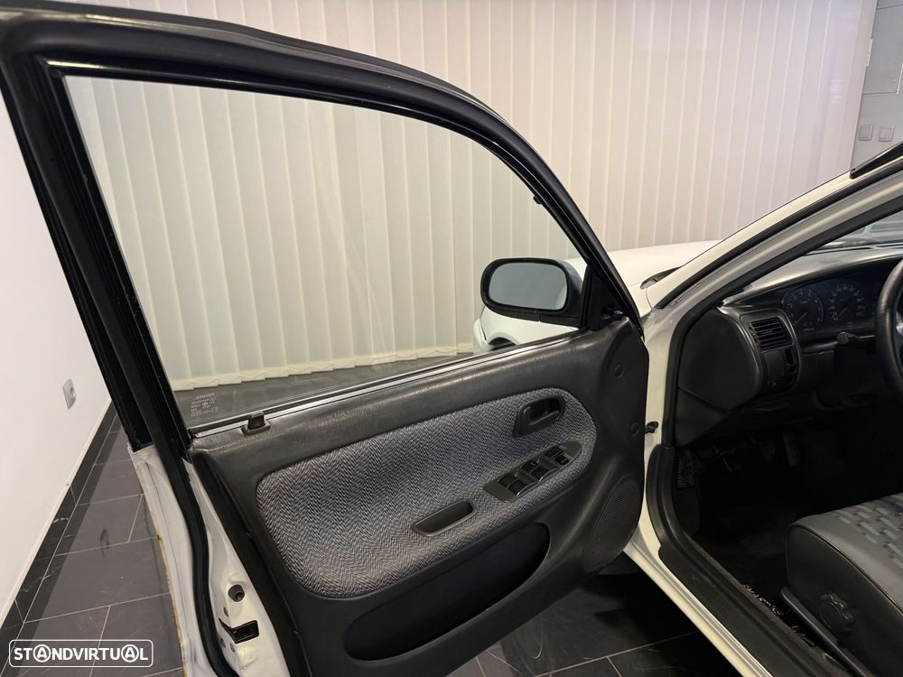 Toyota Corolla Sedan 1.3 XLi - 11