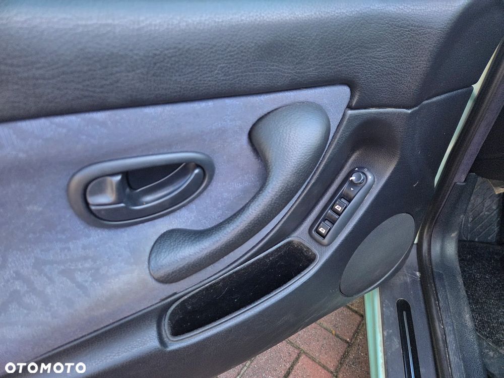 Peugeot 406 - 23