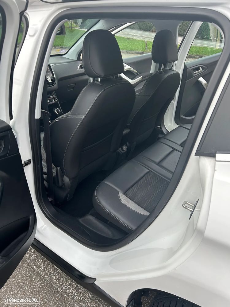 Peugeot 2008 PureTech 110 Stop&Start Allure - 22