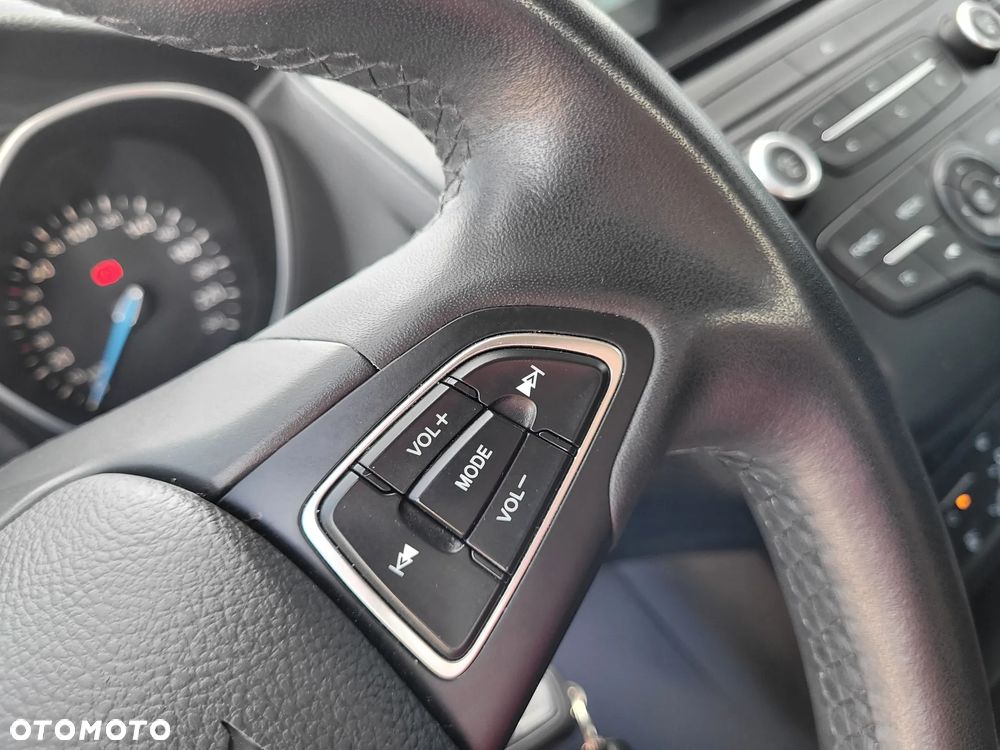 Ford Focus 1.0 EcoBoost Gold X (Trend) - 27