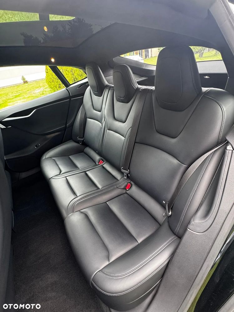 Tesla Model S - 15