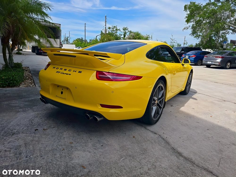 Porsche 911 Carrera - 4