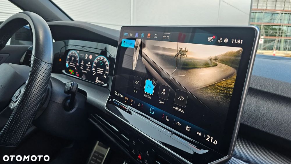 Volkswagen Golf 1.5 eTSI mHEV R-Line Plus DSG - 34