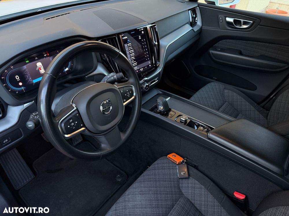 Volvo XC 60 B4 MHEV AWD Momentum Pro - 14