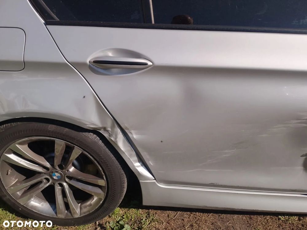 BMW Seria 5 550i xDrive - 23