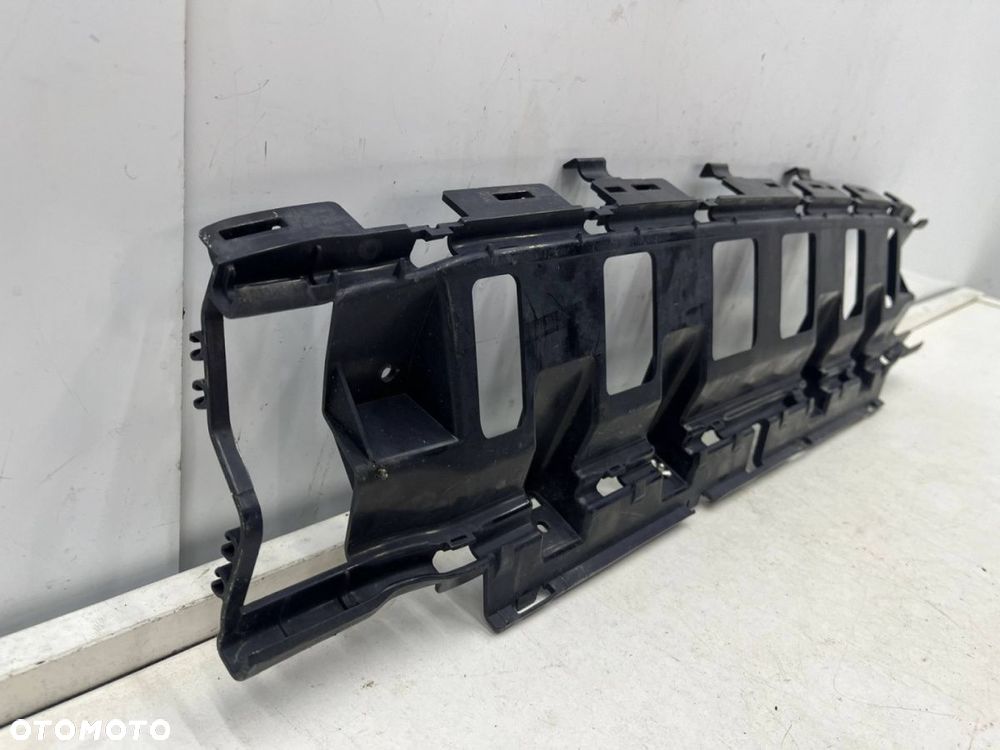 Ślizg Mercedes w205 AMG 14-21r. środkowe tylne mocowanie wspornik zderzaka środek tył a2058858200 - 3