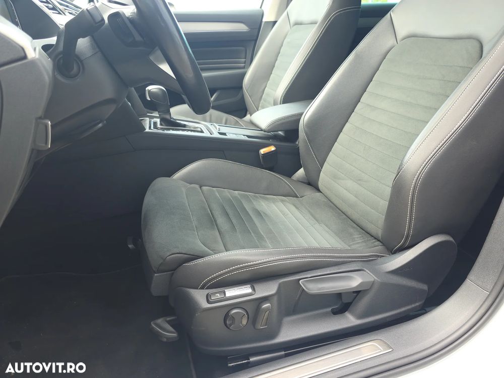 Volkswagen Passat 2.0 TDI SCR DSG 4Motion Elegance - 10