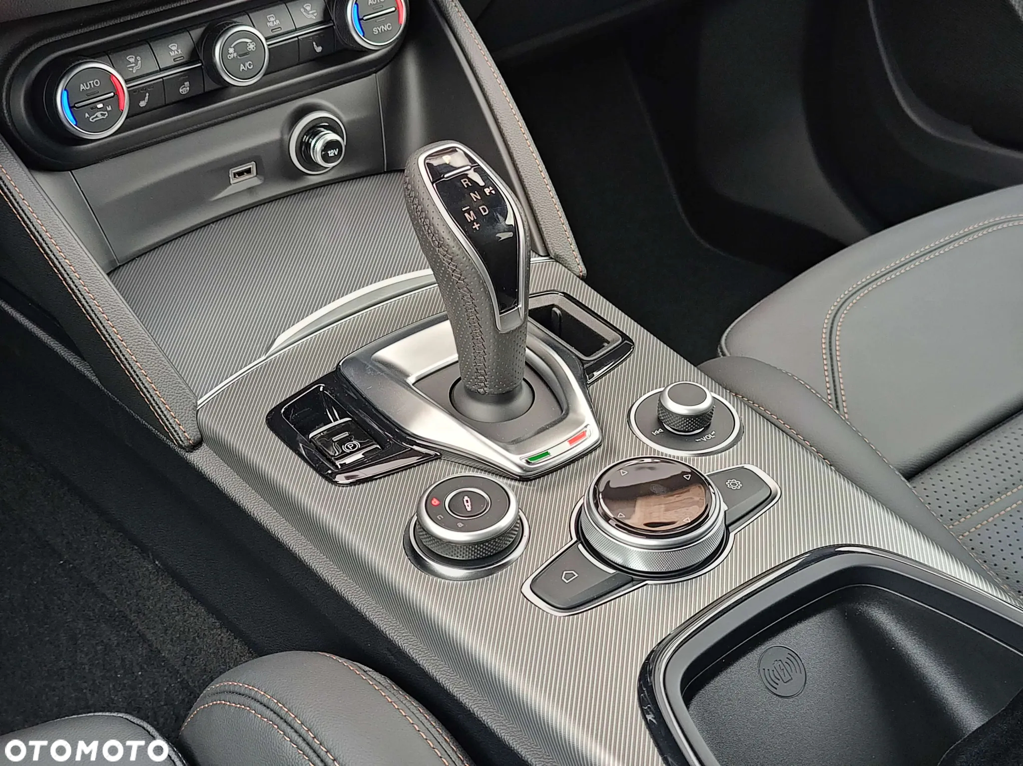 Alfa Romeo Stelvio - 16
