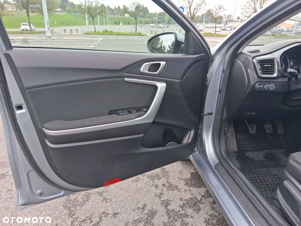 Kia Ceed - 10