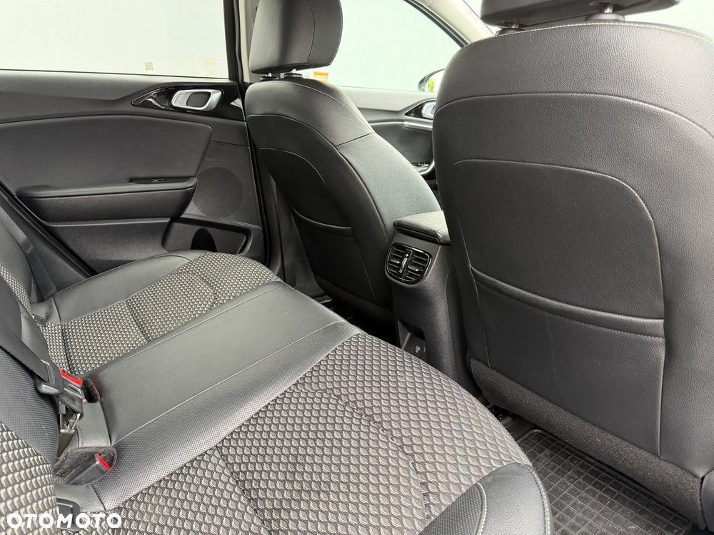 Kia Ceed 1.5 T-GDI Business Line DCT - 27
