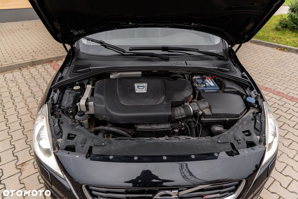 Volvo S60 D5 AWD Geartronic RDesign - 38