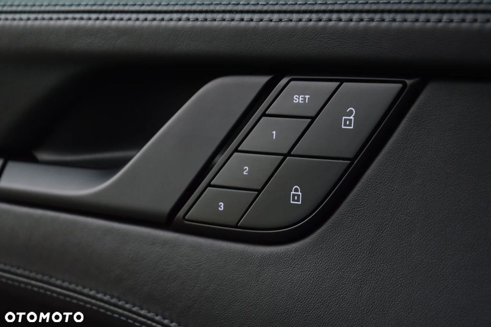 Porsche 911 Carrera 4 GTS - 22