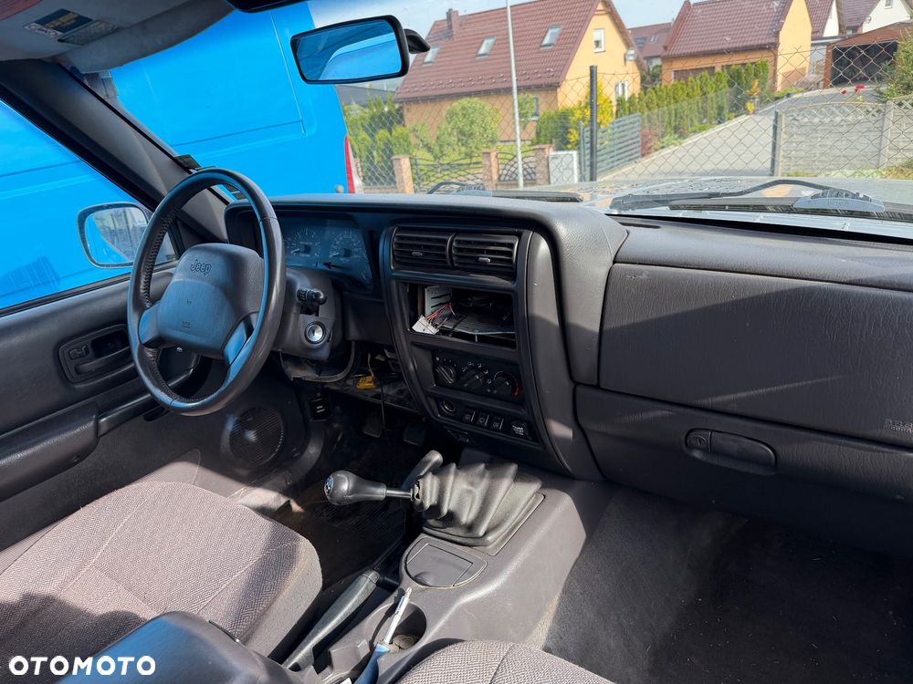 Jeep Cherokee - 8
