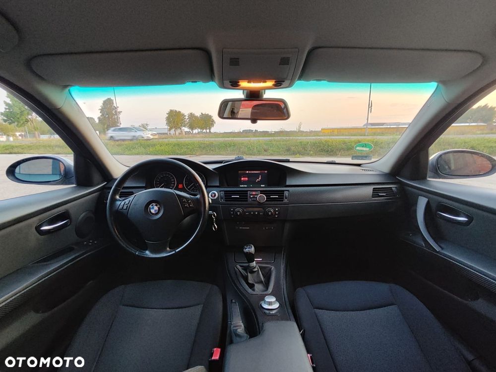 BMW Seria 3 320i - 11