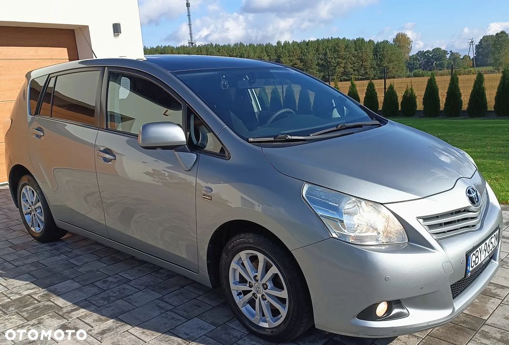 Toyota Verso 2010 photo 2