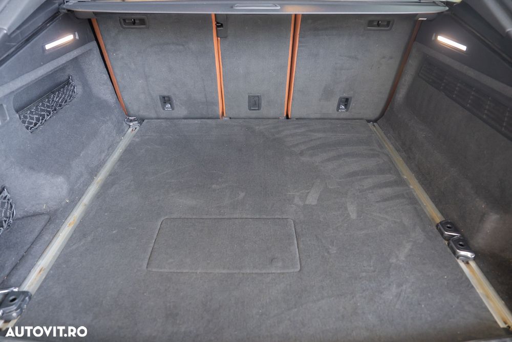 Audi Q8 55 TFSIe quattro tiptronic - 13