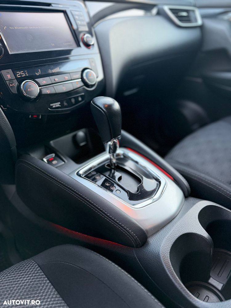 Nissan Qashqai 1.6 DCI Xtronic ACENTA - 17