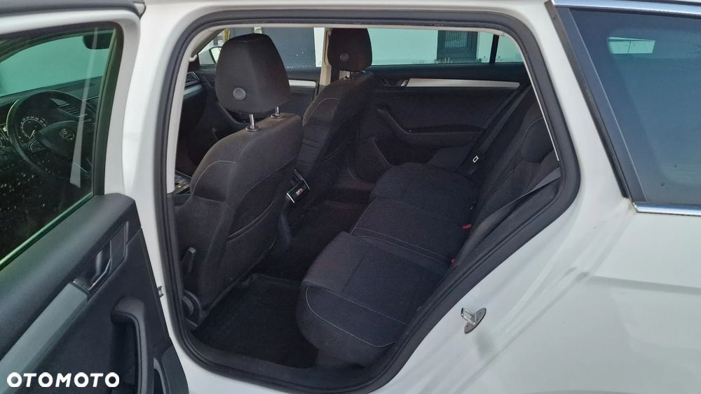 Skoda Superb 2.0 TDI Ambition DSG - 28