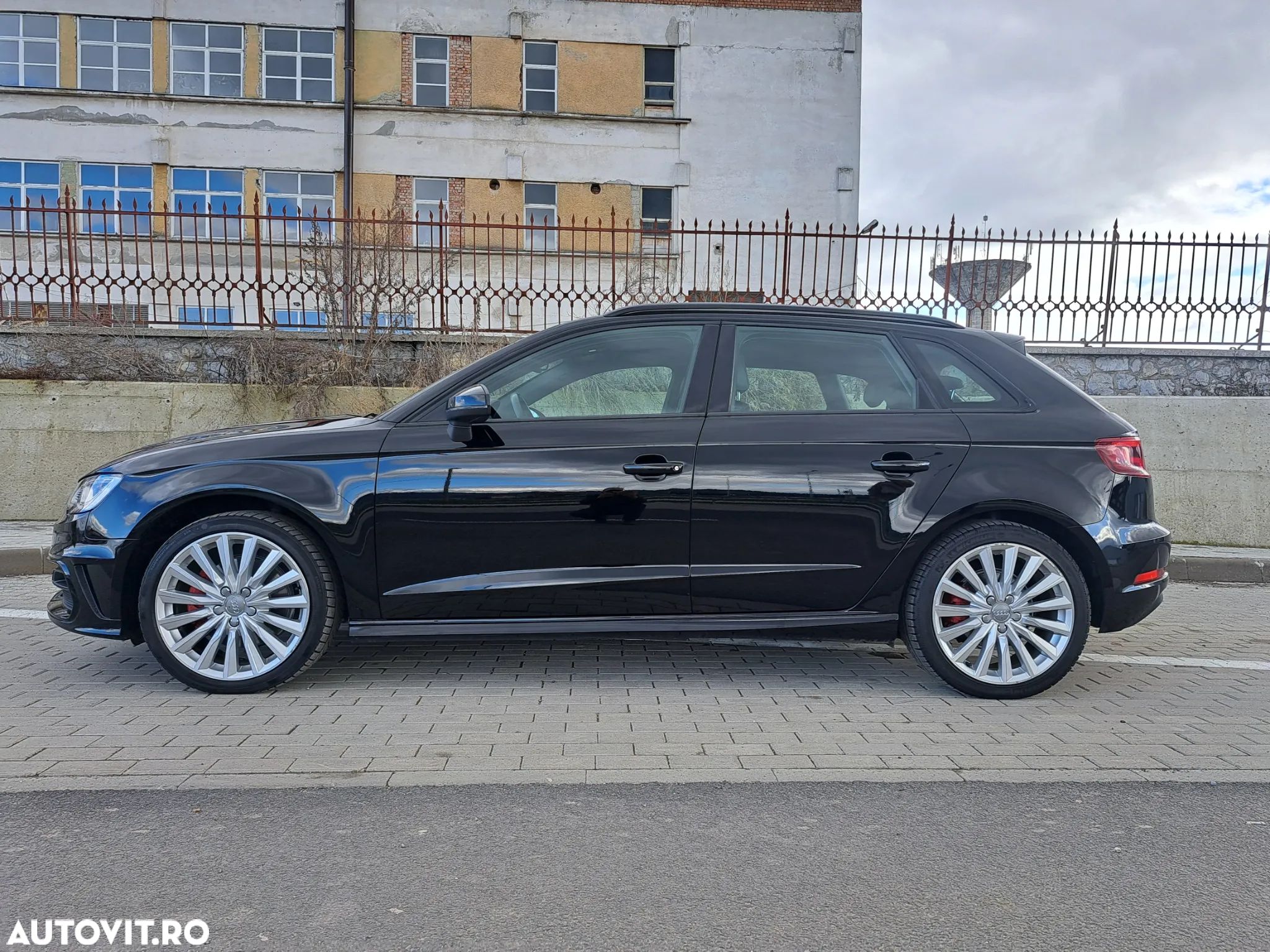 Audi A3 40 TFSIe Sportback S tronic S line - 1