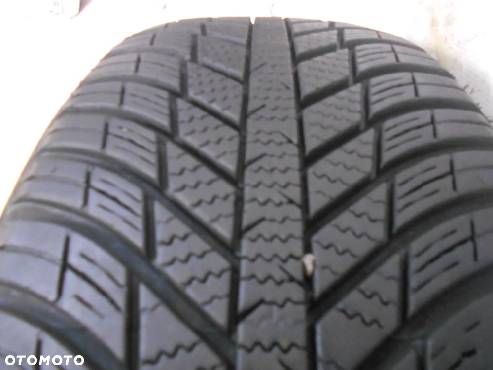 OPONA POJEDYNKA 215/55R16 NEXEN NBLUE 4SEASON DOT 3524 7MM - 2