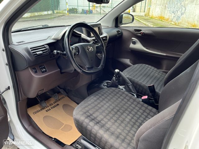 Toyota iQ 1.0 + - 15