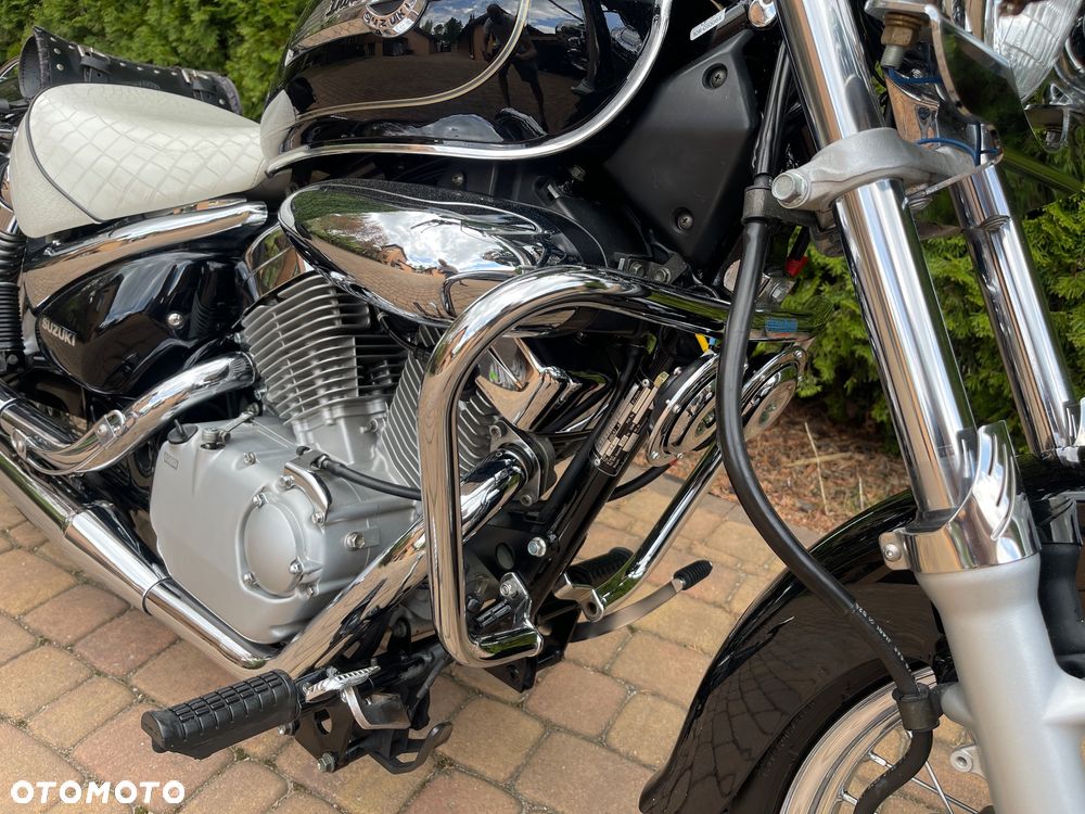 Suzuki Intruder - 16