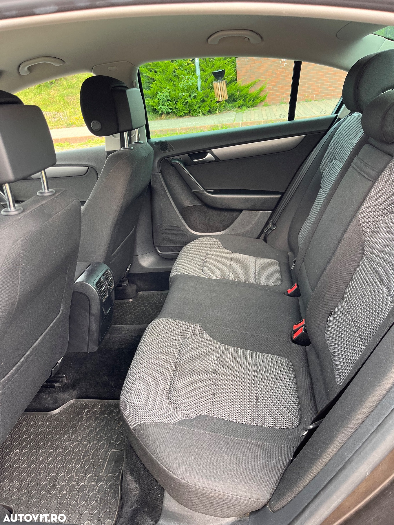 Volkswagen Passat 2.0 TDI BlueMotion Tehnology Comfortline - 9