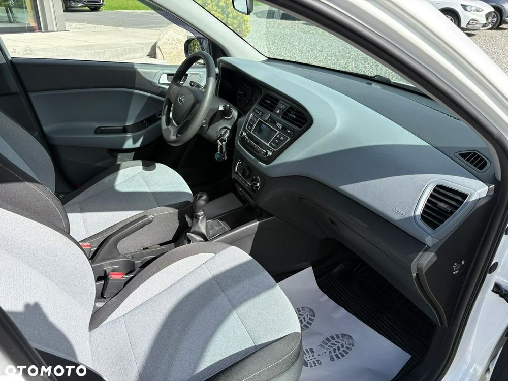 Hyundai i20 - 13