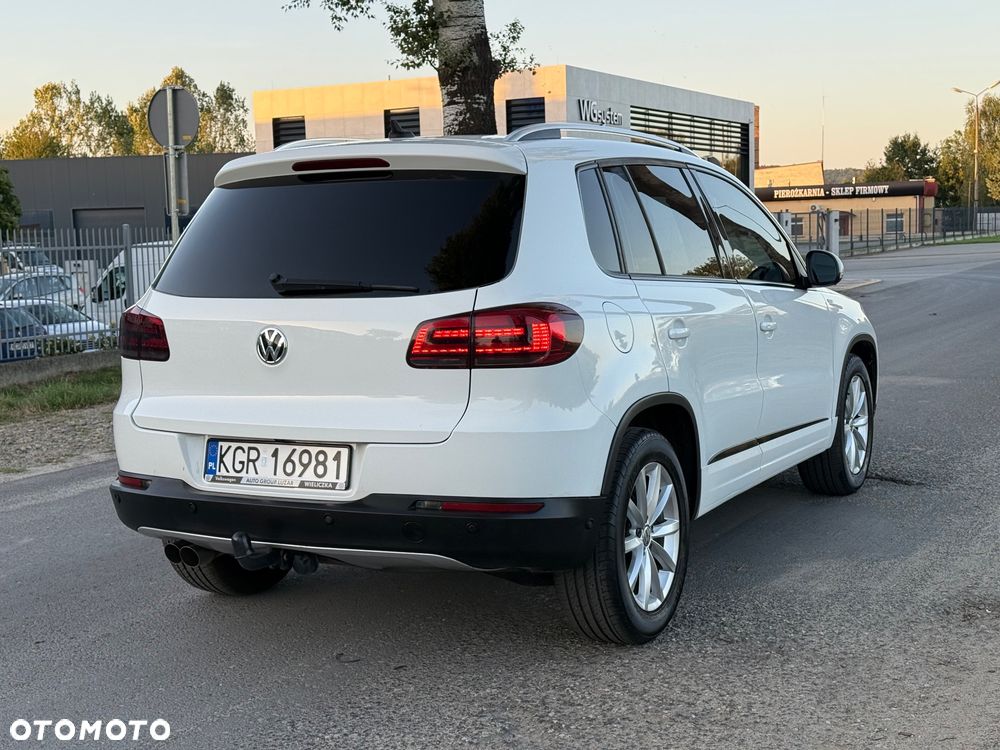 Volkswagen Tiguan 2.0 TDI DPF BlueMotion Technology Lounge Sport & Style - 13