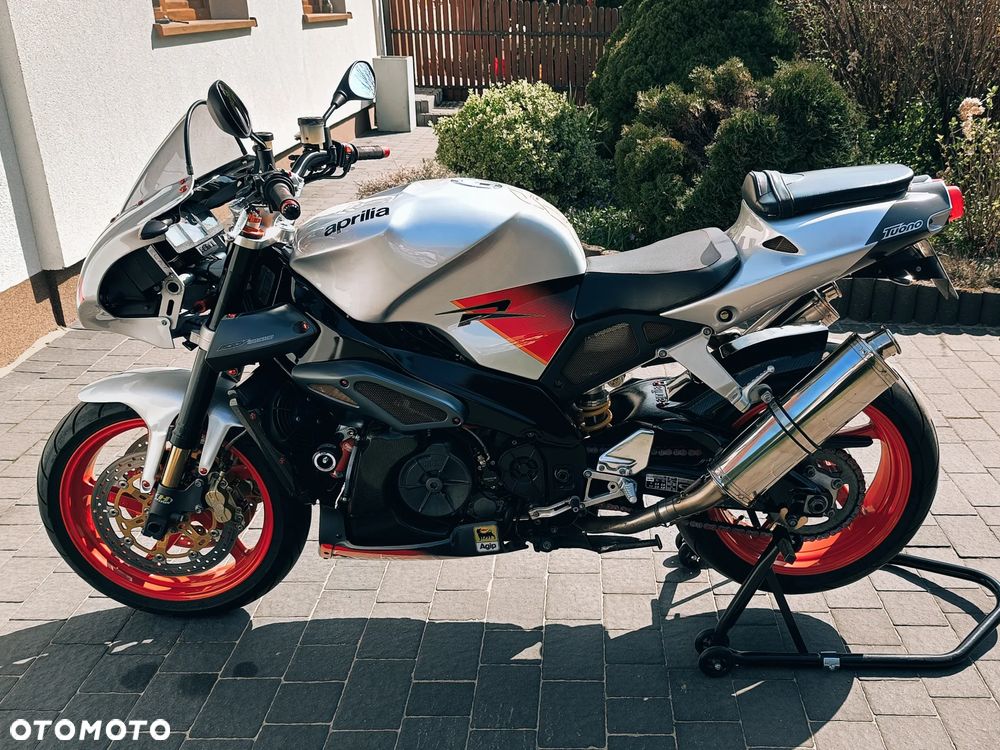 Aprilia Tuono - 10