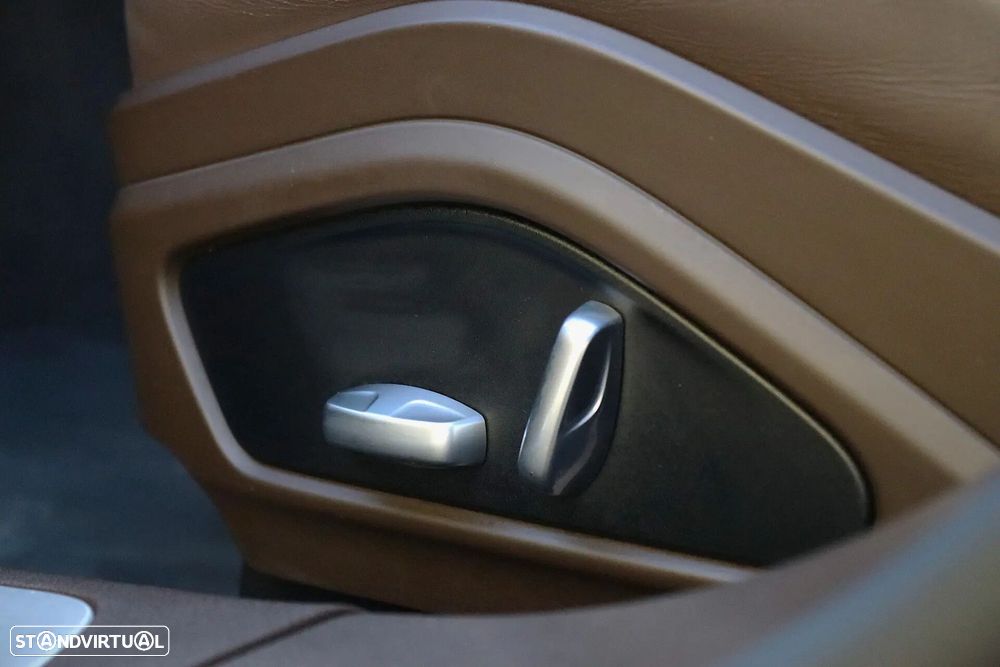 Porsche Panamera 4 E-Hybrid - 25