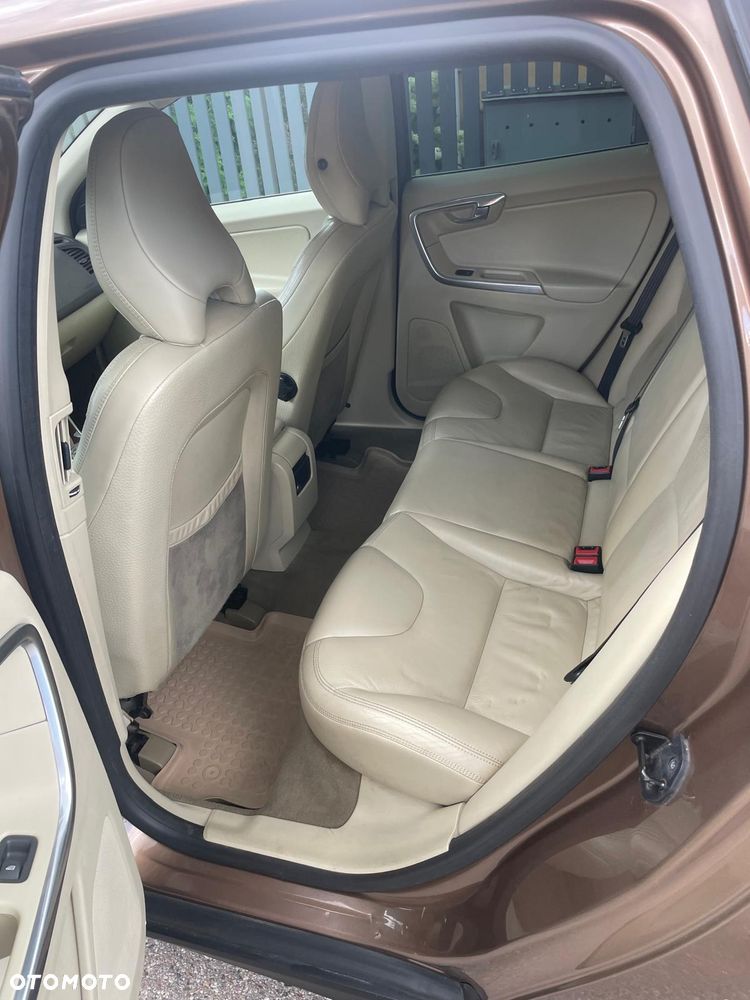 Volvo XC 60 D5 AWD Summum - 3