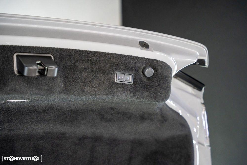 Bentley Continental GT V8 S - 37