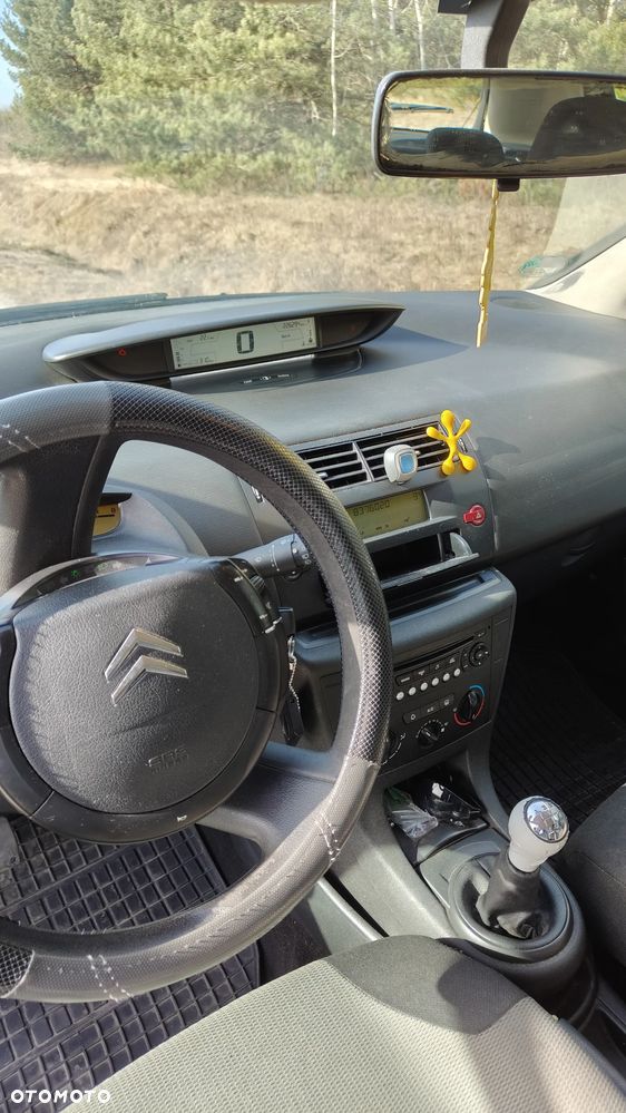 Citroën C4 1.4 16V X - 6