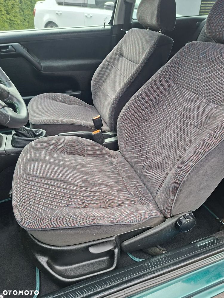 Volkswagen Golf - 8