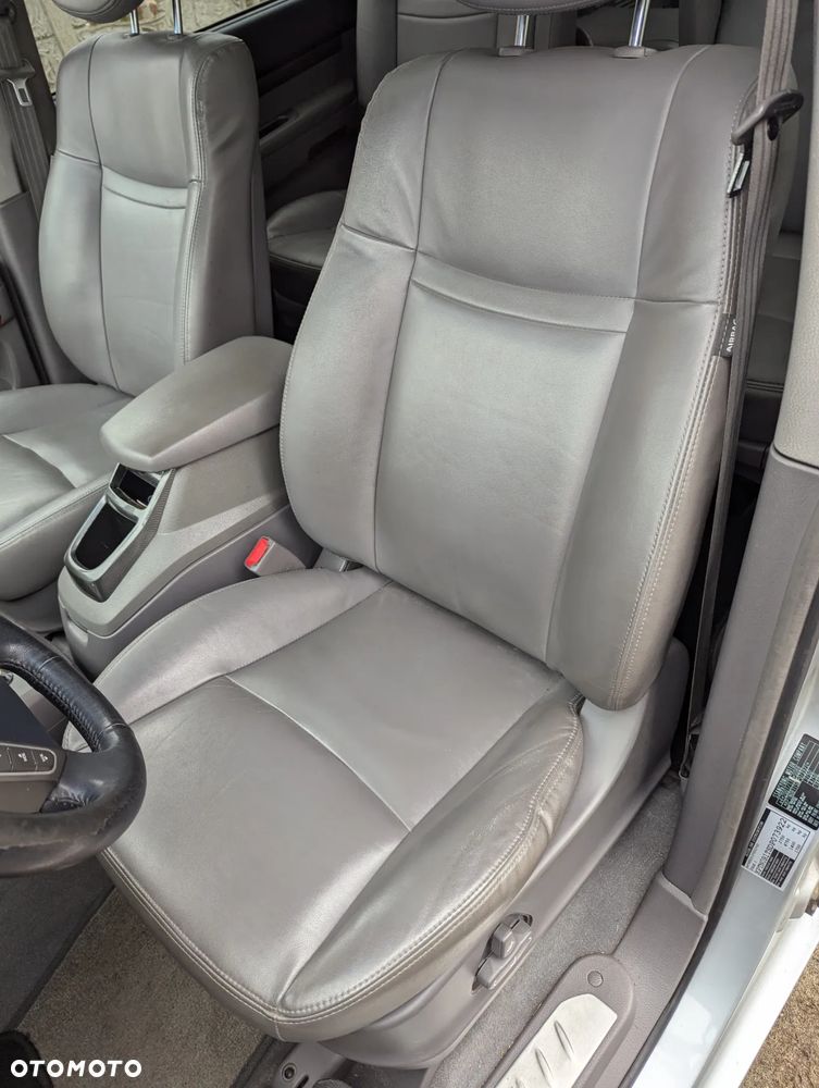 SsangYong/KGM Rodius 2.0 e-XDi200 Quartz - 10