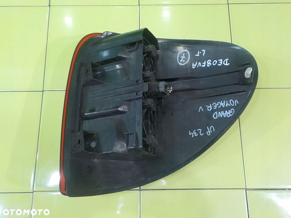 CHRYSLER GRAND VOYAGER IV LIFT 2.8 CRD AUT 07r 5D lampa lewa tyl 153671 - 4