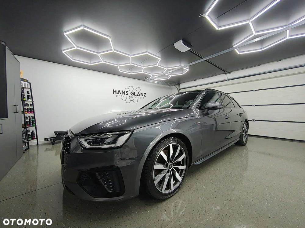 Audi A4 - 1