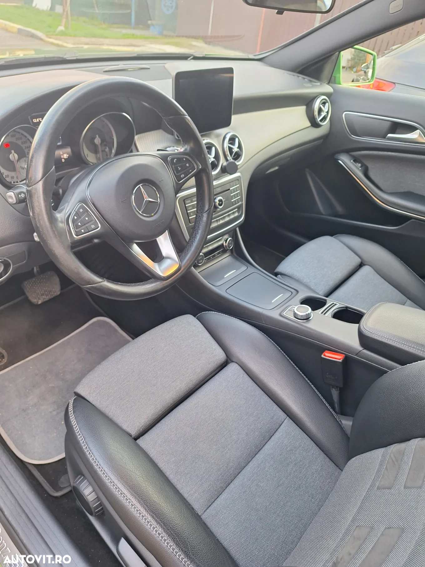 Mercedes-Benz GLA - 4