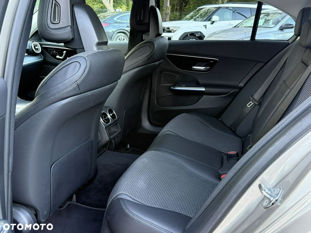 Mercedes-Benz Klasa C 180 9G-TRONIC Avantgarde Advanced - 13