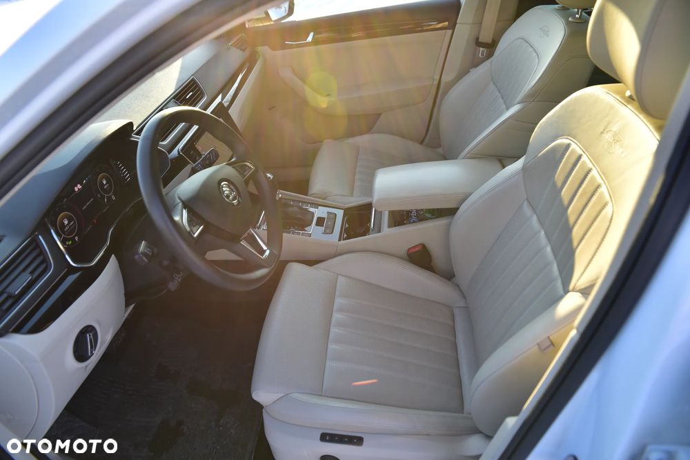 Skoda Superb 2.0 TDI SCR 4x4 L&K DSG - 11